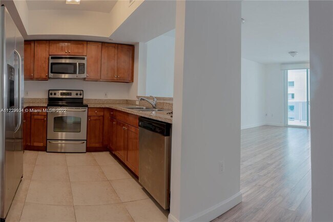 Building Photo - 1723 SW 2nd Ave