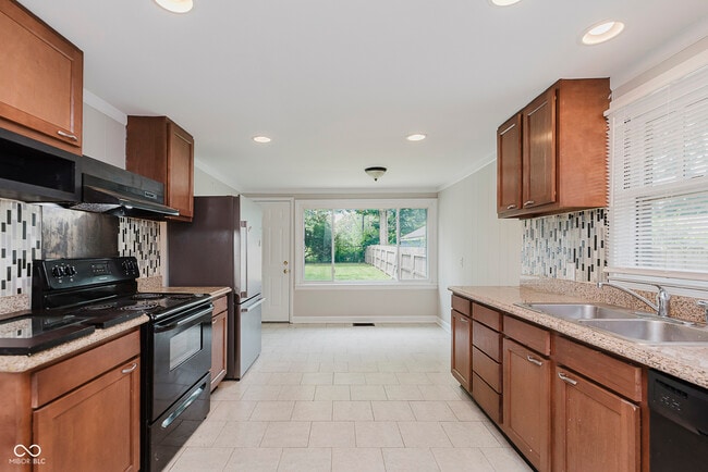 Building Photo - 6222 Kingsley Dr