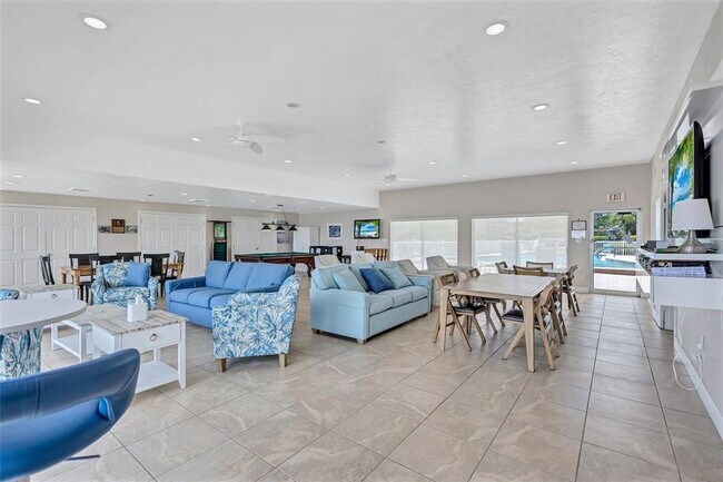 Building Photo - 1600 1st Ave W