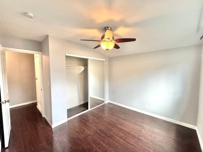 Building Photo - Huge Oak Park Home! 4bd/2.5ba house with incredible yard w/ VIEWS + spa, A/C, garage, W/D!