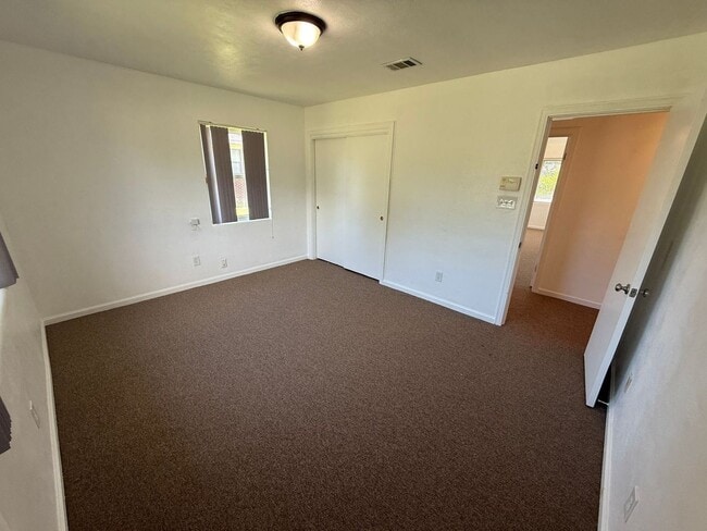 Building Photo - Pensacola - Lakeview - 3 bedroom, 2 bathroom