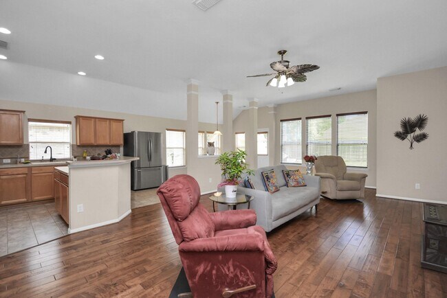 Building Photo - 3311 Raintree Village Dr