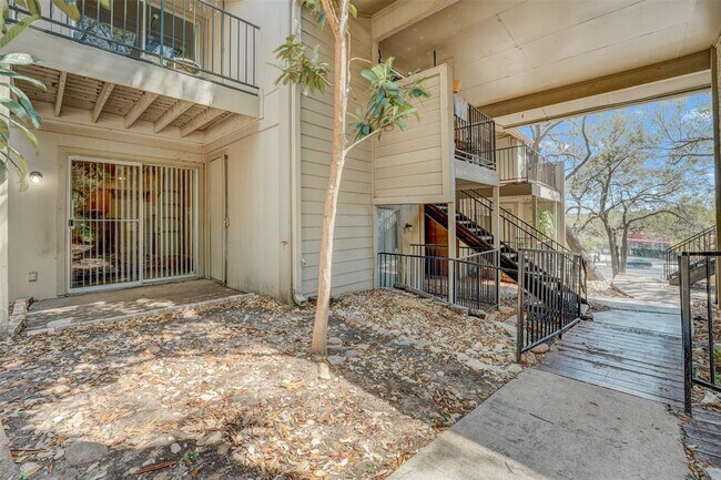 Building Photo - 3018 S 1st St