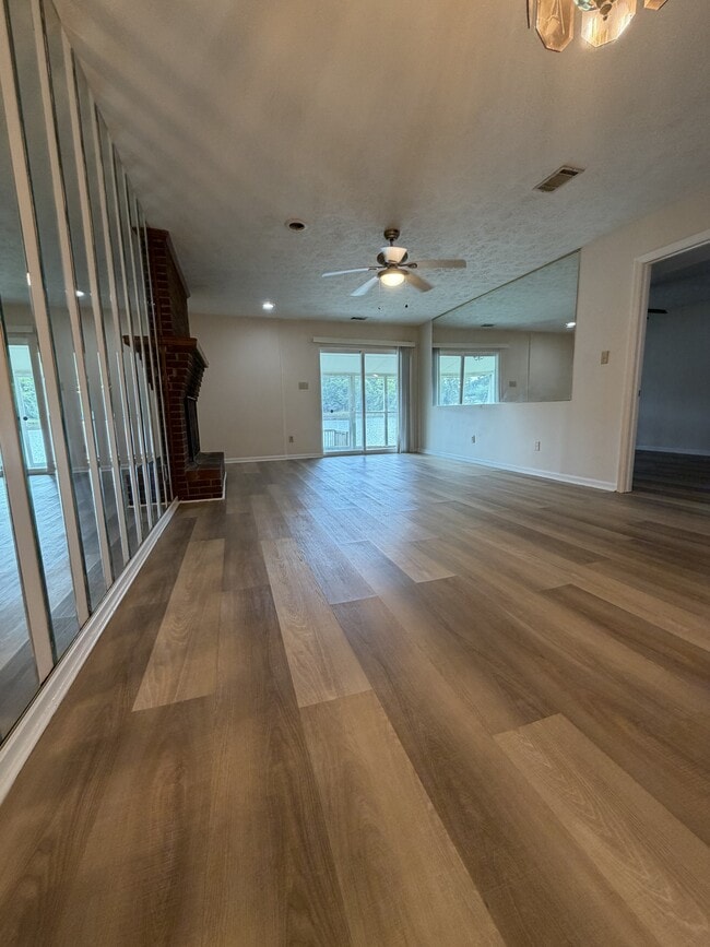 Building Photo - 311 Leisure Lake Dr