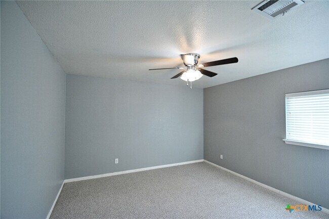 Building Photo - 2065 Dove Crossing Dr