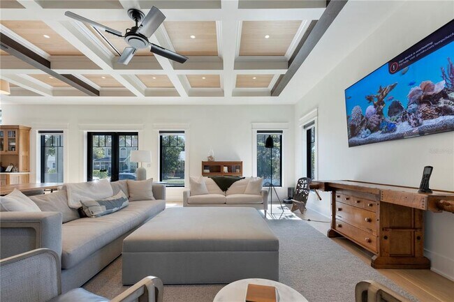 Building Photo - 319 W Frances Ave