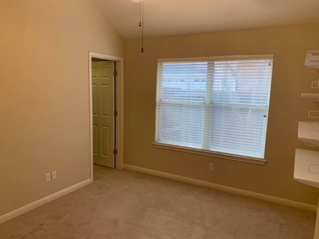 Building Photo - 137 Antler Cir