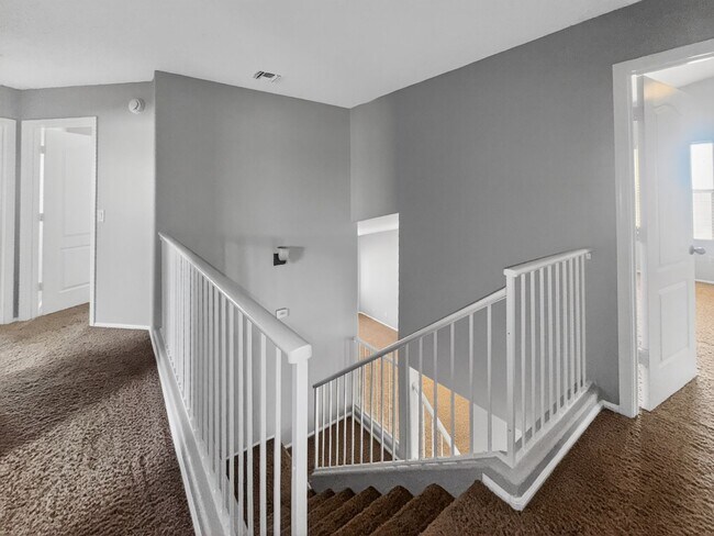 Building Photo - Beautifu;l 4Bed/2.5Bath, Private Pool Home!