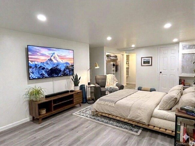 Building Photo - 14 Chamberlain Ave
