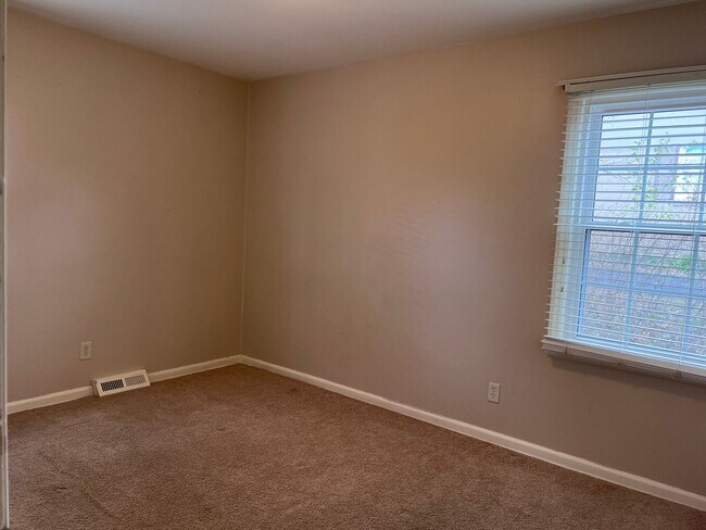 Building Photo - East Grand Rapids schools! 4 Bedroom Home