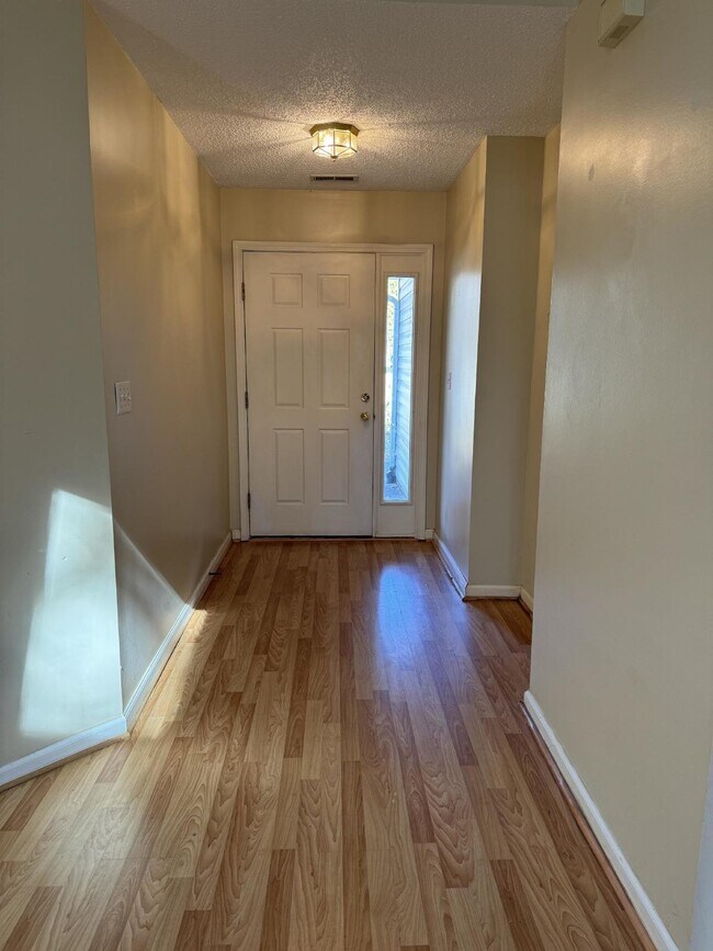 Building Photo - Charming 3-Bedroom, 2-Bathroom Home for Rent – Perfect for Comfortable Living!