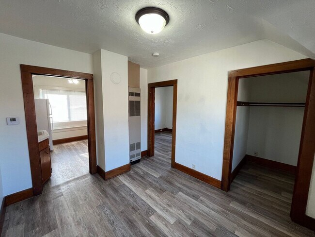 Building Photo - 725 Werle Ave