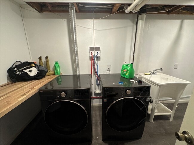 Building Photo - 4520 Marshall Dr W