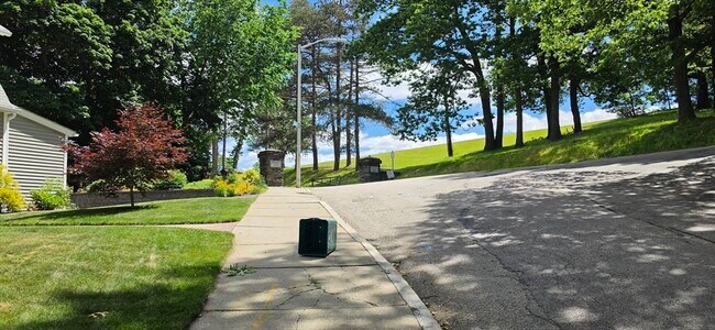 Building Photo - 109 Green Hill Pkwy