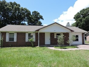 Building Photo - Easy access to Whiting Field!
