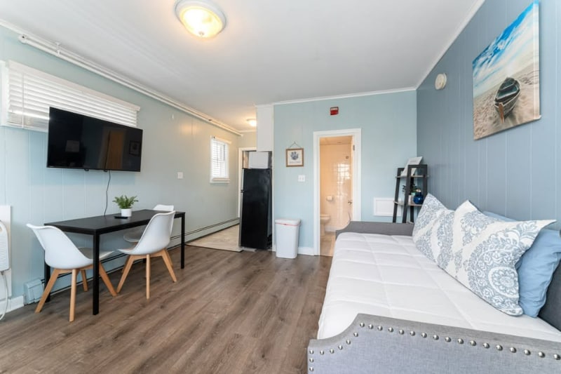 Building Photo - 46 E Grand Ave