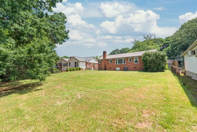 Building Photo - 3 Bedroom Home in South Charlotte