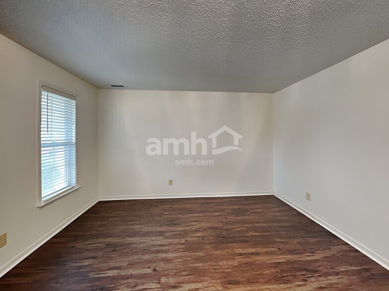 Building Photo - 2322 Bristol Dr
