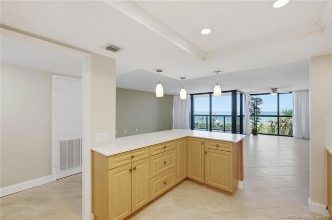 Building Photo - 10410 S Ocean Dr