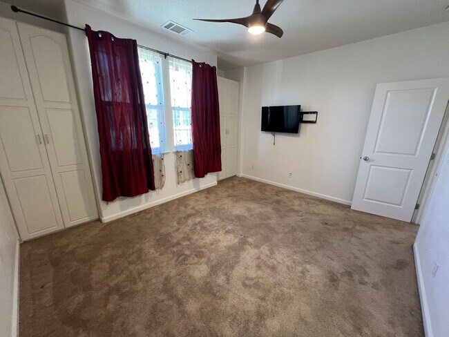 Building Photo - $4195-Beautiful Tri-level 3 Bed/2.5 Ba Townhome in Hampton Park/North San Jose