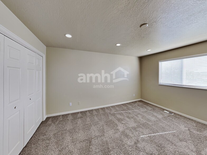 Building Photo - 272 S 590 W
