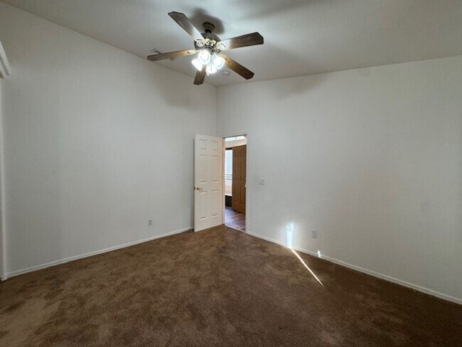 Building Photo - 3BR with SOLAR-NO Electric Bills! RV Gate & Parking, Bullhead Parkway