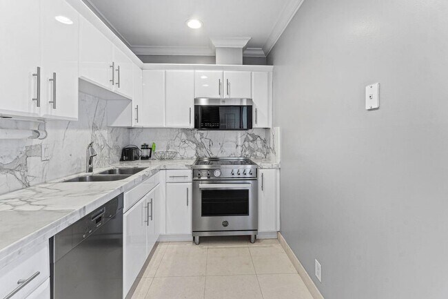 Building Photo - 2275 S Ocean Blvd