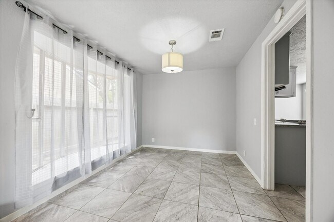 Building Photo - 2110 Gray Falls Dr