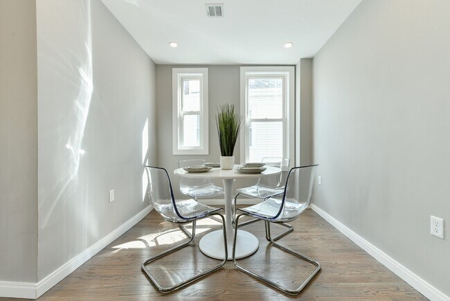 Building Photo - 14-16-16 Newport St