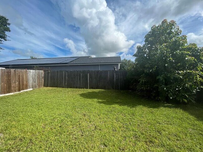 Building Photo - 8750 Claiborne Ct