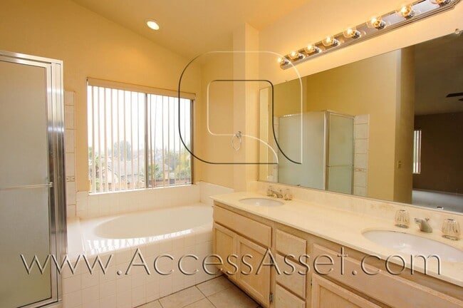 Building Photo - Beautiful 4 Bed/3 Bath Home In Murrieta!