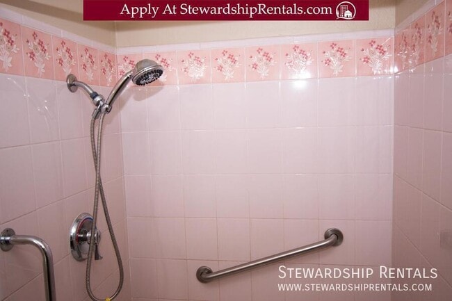 Building Photo - 5017 SE 45th Ave