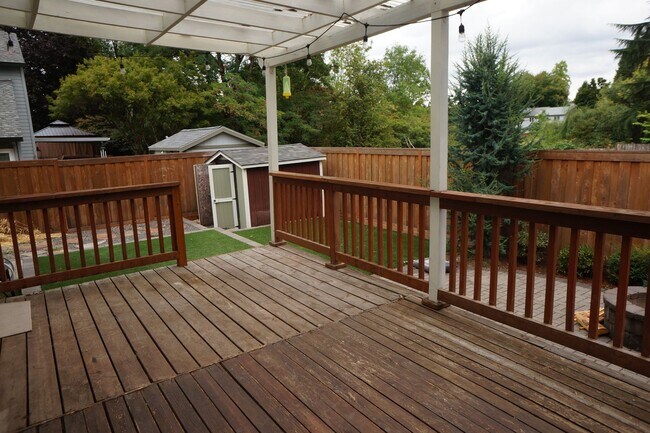 Building Photo - 10602 SW Windsor Pl