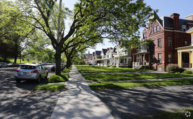 Building Photo - 686 Madison Ave