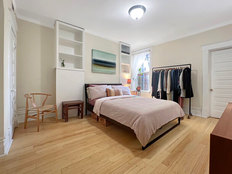 Building Photo - 1856 Mintwood Pl NW