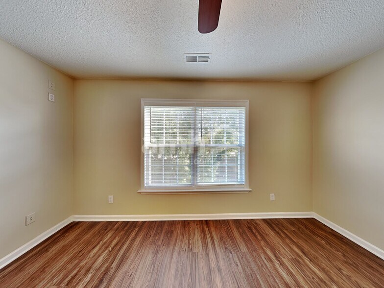Building Photo - 4405 Moss Spring Dr