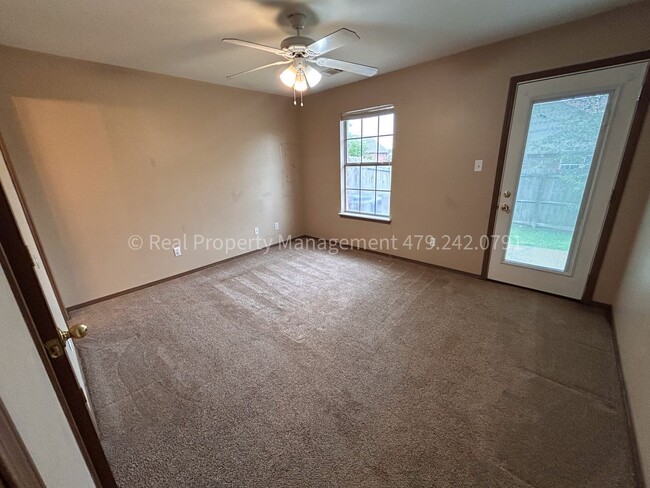 Building Photo - 1003 Trenton Dr
