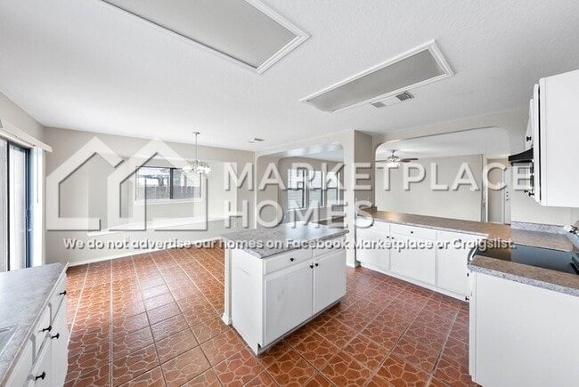 Building Photo - 7250 Dwarf Palm