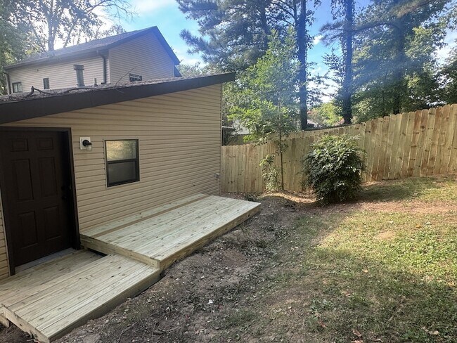 Building Photo - 625 Mercer Dr