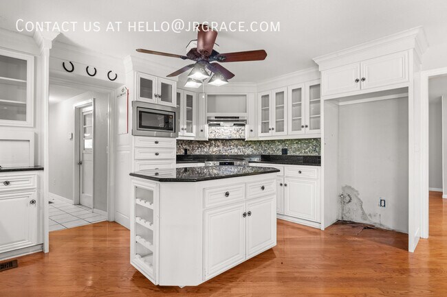 Building Photo - 525 W 4th St