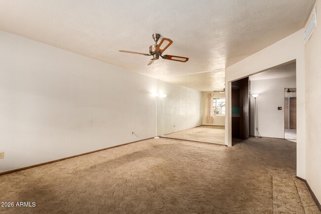 Building Photo - 1125 E 11th St