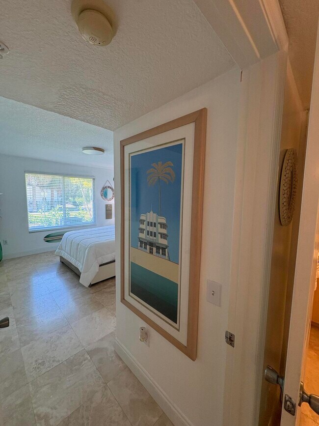 Building Photo - 1205 Villa Cir