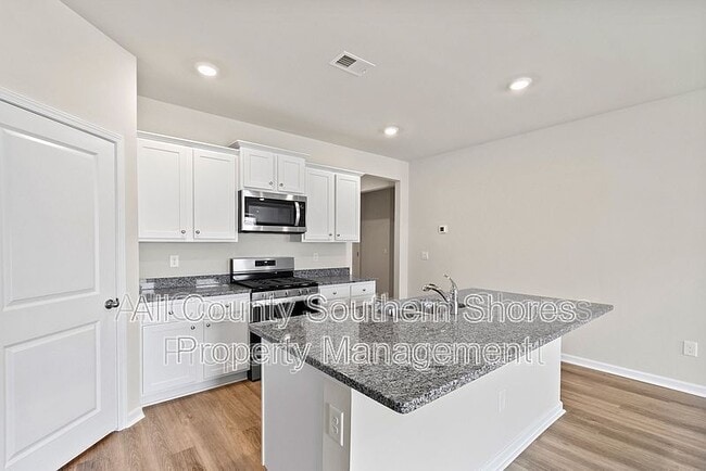 Building Photo - 215 Konik St