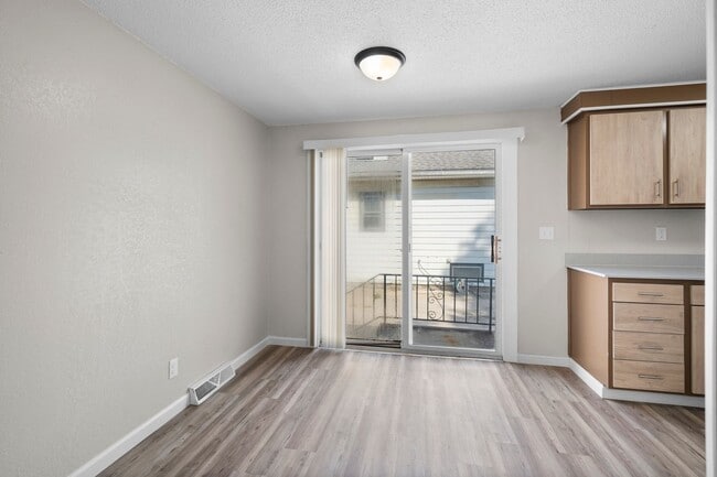 Building Photo - 3 Bedroom 1 Bathroom single family home