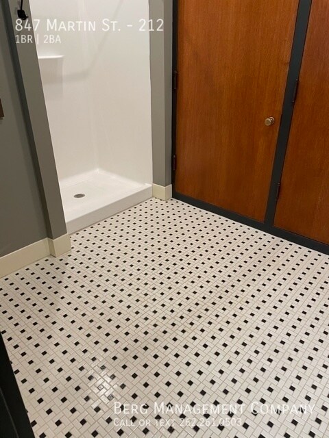 Building Photo - 847 Martin St