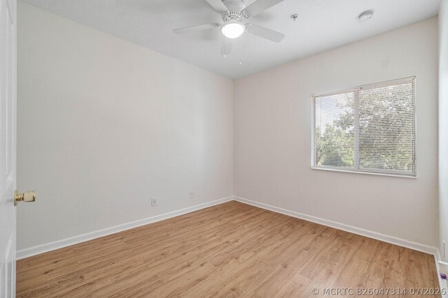 Building Photo - 1161 Golden Lakes Blvd