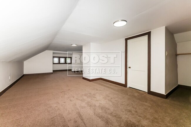 Building Photo - Three Bedroom Two Bath Single Family Home!