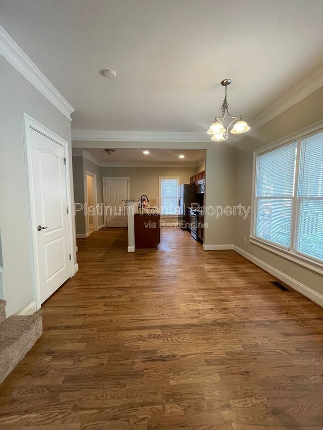 Building Photo - 750 Terry St SE