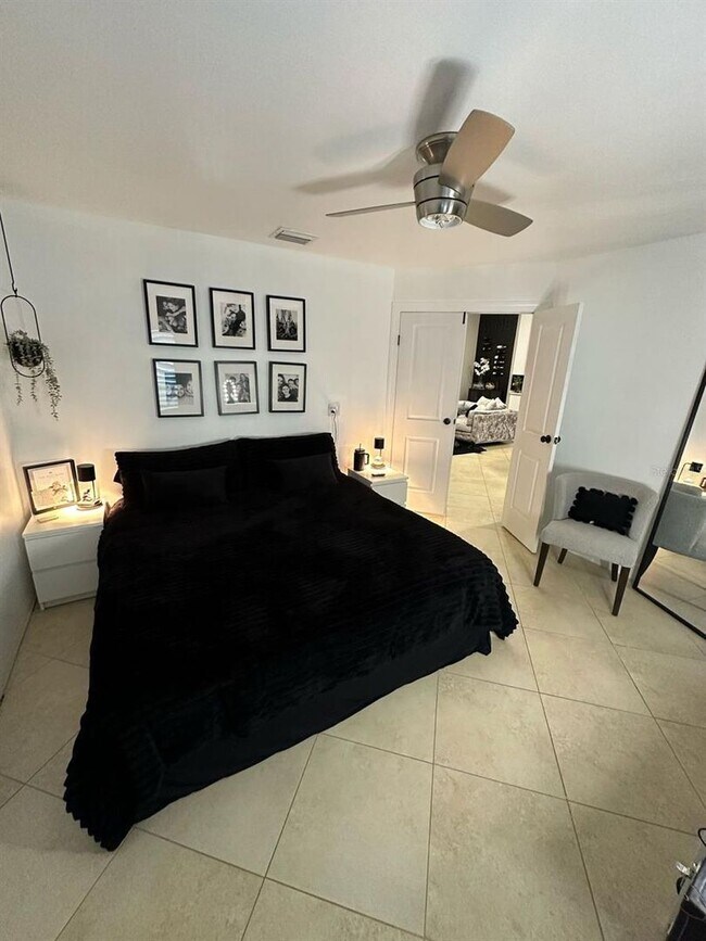 Building Photo - **FURNISHED**