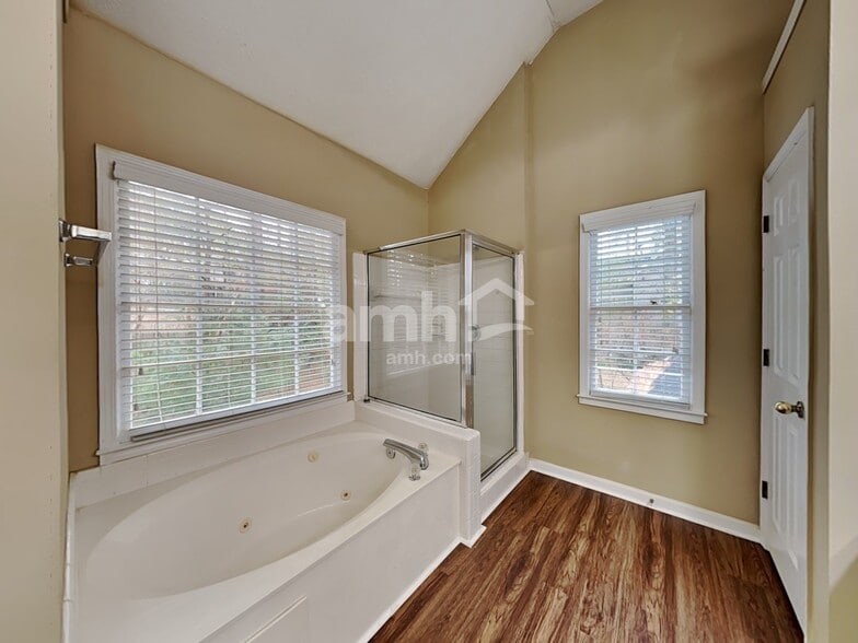 Building Photo - 2620 Loch Way